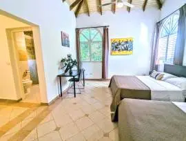 5BR villa plus 2 guest apts, solar powered B&B, own well